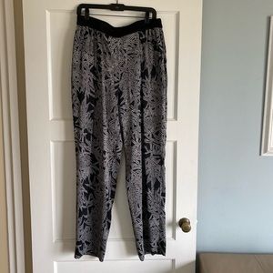 Diane Von Furstenberg Large pants with print.